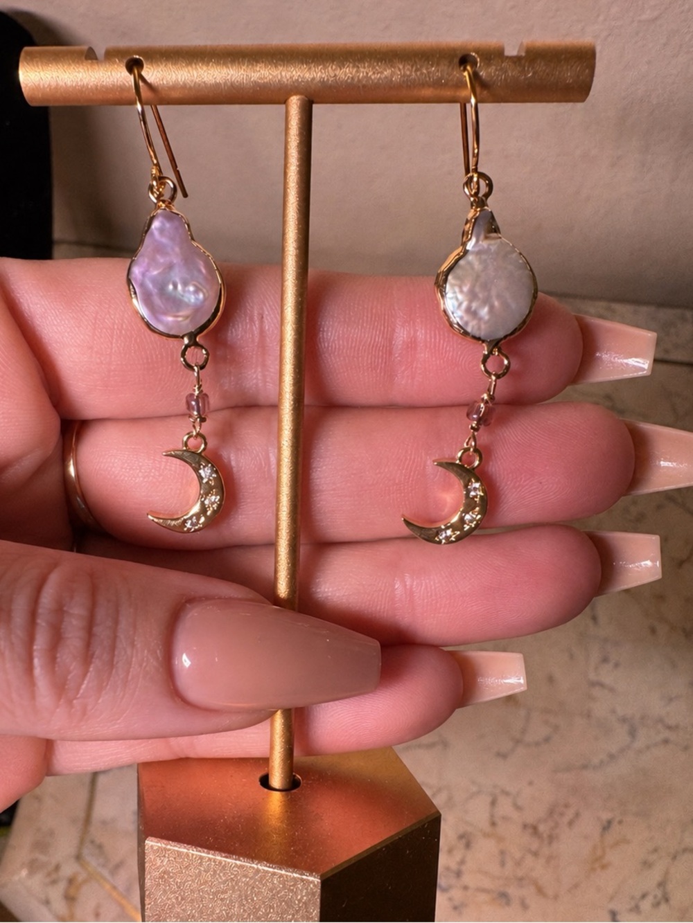 18KGold Moon 18k filled chain& Iridescent Pearl Drop Earrings! ‼️Handmade‼️ - Picture 10 of 12